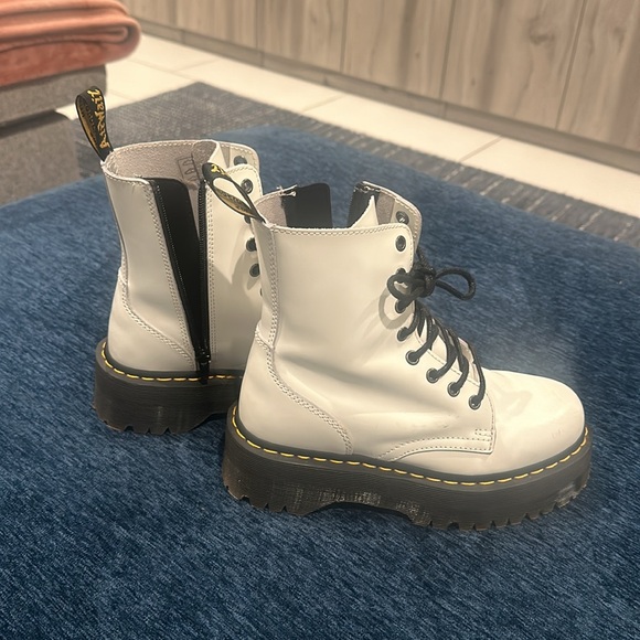 Dr Martin’s white boots - Picture 2 of 6